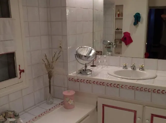 Thomas Bed & Breakfast 3*